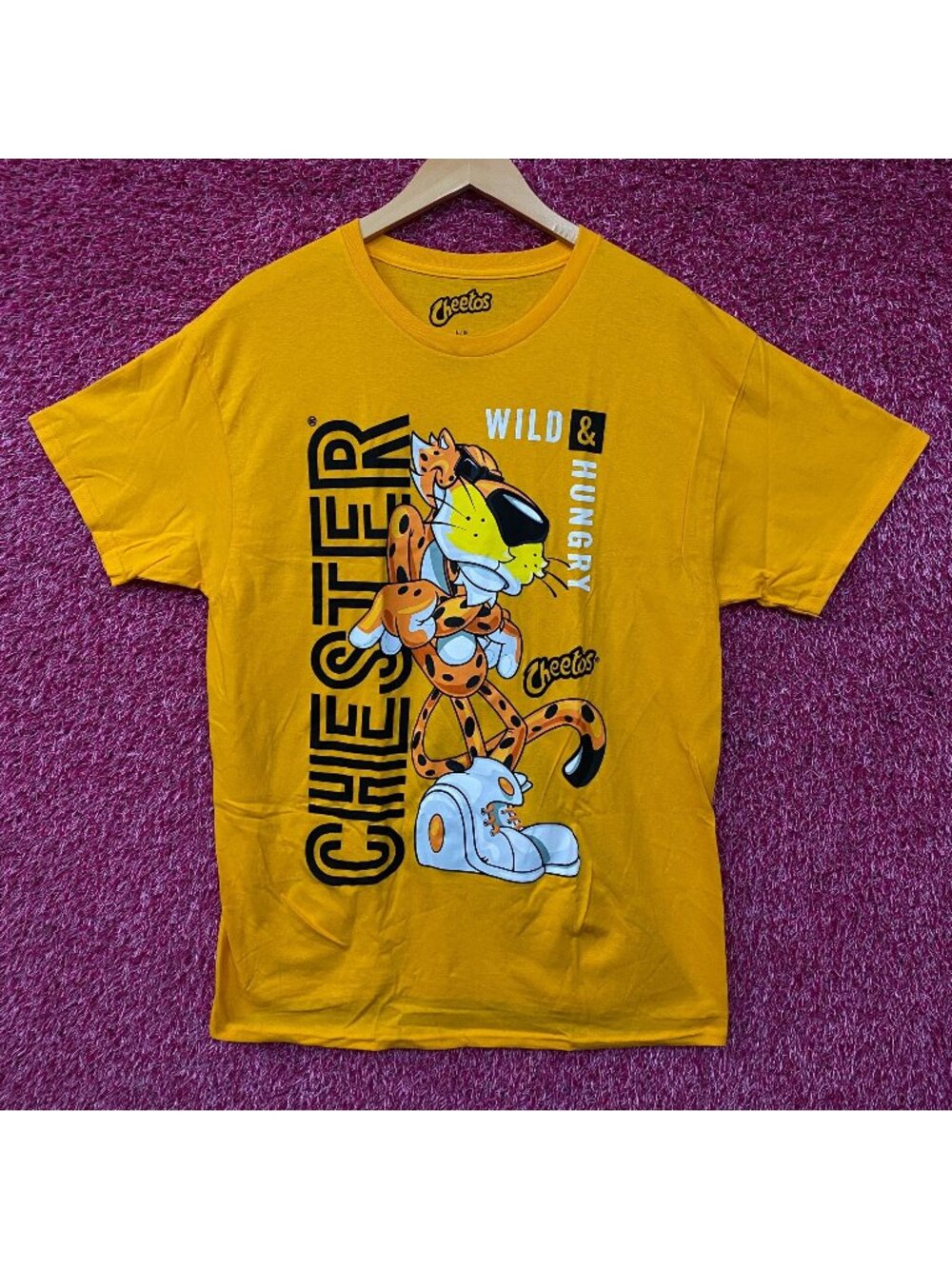 Cheetos "Wild & Hungry" Chester Cheetah Graphic T-Shirt Large